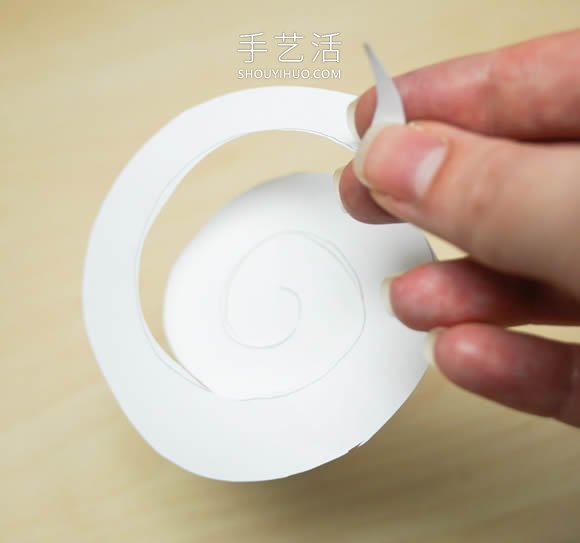 VHS磁带手工制作漂亮玫瑰花的做法图解教程 -  www.shouyihuo.com
