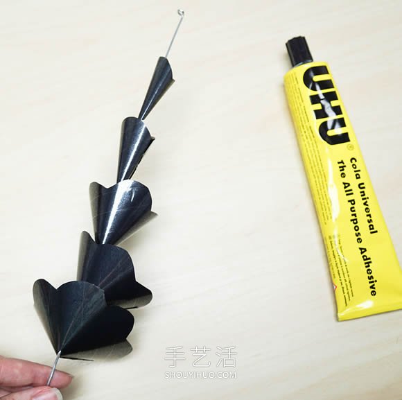 VHS磁带手工制作漂亮玫瑰花的做法图解教程 -  www.shouyihuo.com