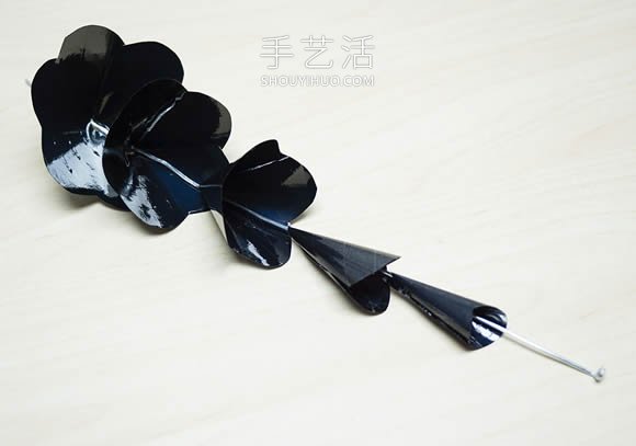 VHS磁带手工制作漂亮玫瑰花的做法图解教程 -  www.shouyihuo.com