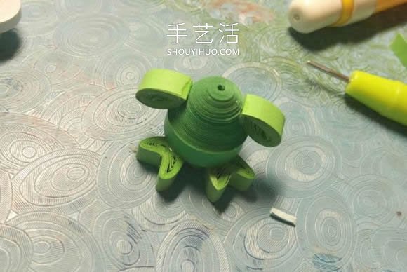 简单的衍纸绿色小青蛙手工制作教程 -  www.shouyihuo.com