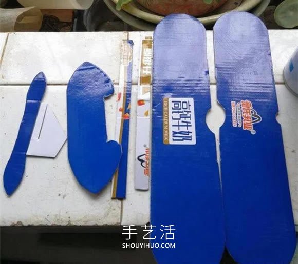 简单易拉罐废物利用 自制飞机模型的方法  -  www.shouyihuo.com