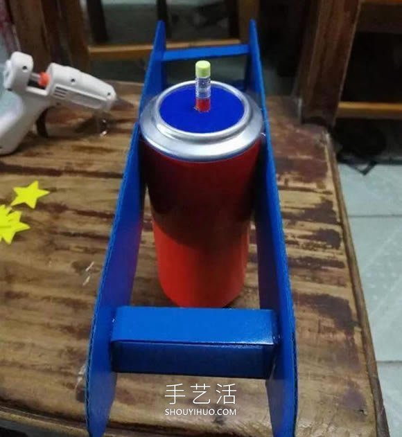 简单易拉罐废物利用 自制飞机模型的方法  -  www.shouyihuo.com
