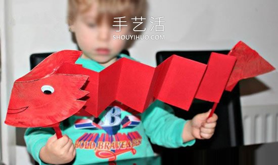 纸盘手工制作端午节舞龙的做法图解教程 -  www.shouyihuo.com