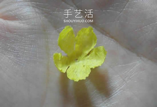 皱纹纸手工制作简单腊梅花的做法教程 -  www.shouyihuo.com