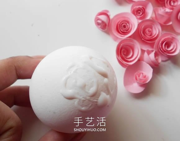 简单自制纸玫瑰花球的方法图解教程 -  www.shouyihuo.com