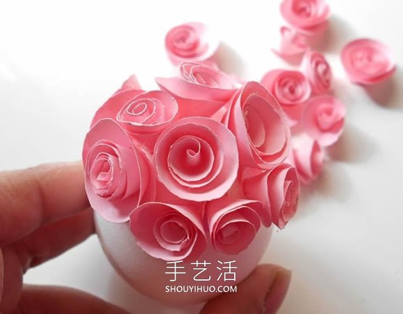 简单自制纸玫瑰花球的方法图解教程 -  www.shouyihuo.com