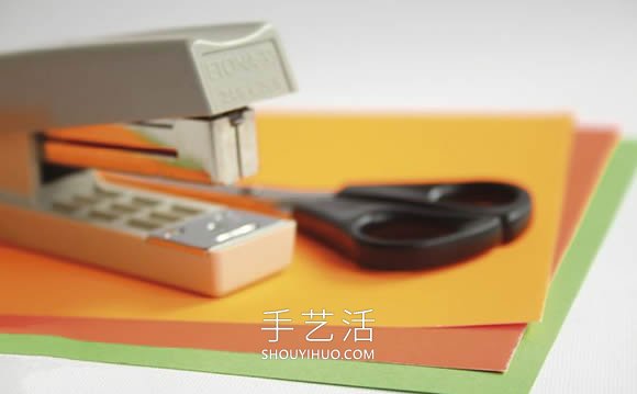 简单卡纸手工制作万圣节南瓜装饰的教程 -  www.shouyihuo.com