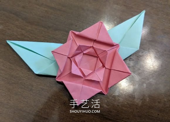 手工折纸扁平玫瑰花和叶子的折法图解 -  www.shouyihuo.com