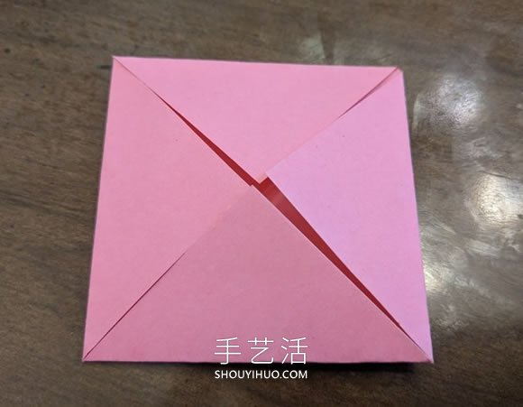 手工折纸扁平玫瑰花和叶子的折法图解 -  www.shouyihuo.com