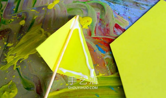 幼儿园手工制作纸盘帆船玩具的做法教程 -  www.shouyihuo.com