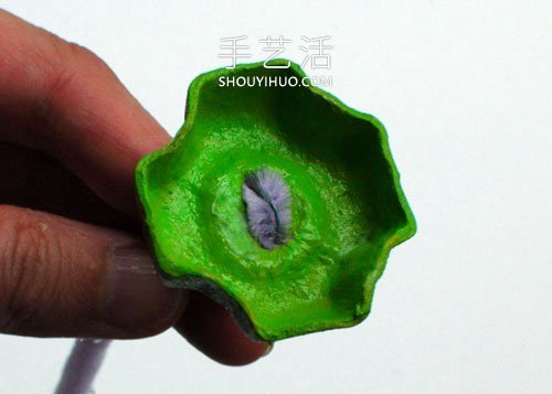 自制鸡蛋托插花装饰品的方法图解教程 -  www.shouyihuo.com