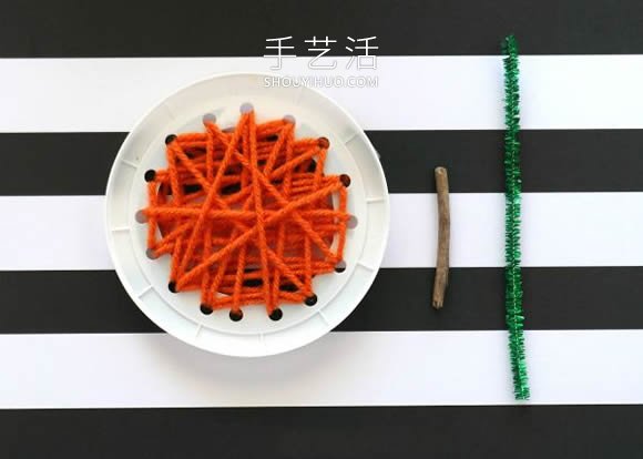 幼儿园手工制作塑料盖子南瓜的做法教程 -  www.shouyihuo.com