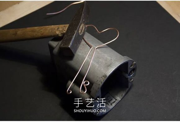 铜线手工制作爱心钥匙吊坠的做法教程 -  www.shouyihuo.com