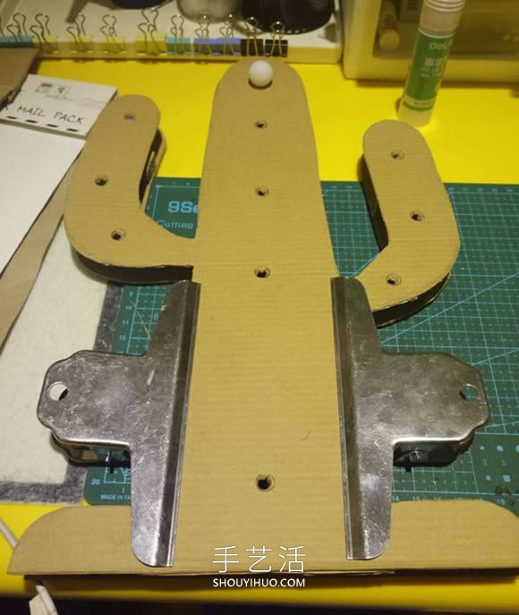 自制硬纸板仙人掌灯饰的方法图解教程 -  www.shouyihuo.com