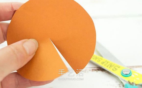 幼儿园手工制作松果刺猬的做法教程 -  www.shouyihuo.com