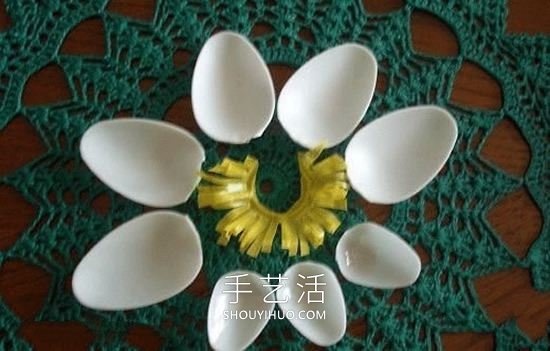 自制一次性勺子莲花的方法图解教程 -  www.shouyihuo.com