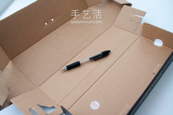 鞋盒手工制作儿童小饰品架子的做法教程 -  www.shouyihuo.com