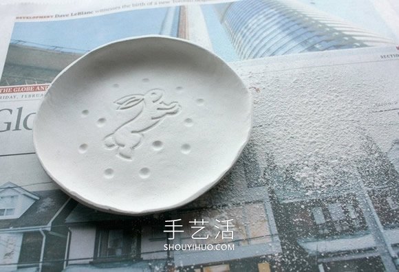 自制粘土小饰品盘的方法图解教程 -  www.shouyihuo.com