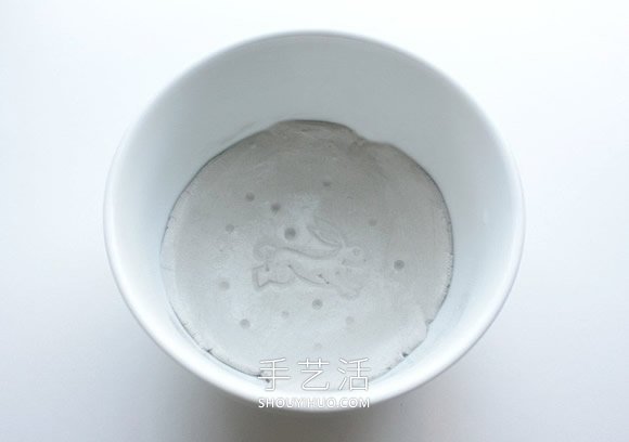 自制粘土小饰品盘的方法图解教程 -  www.shouyihuo.com