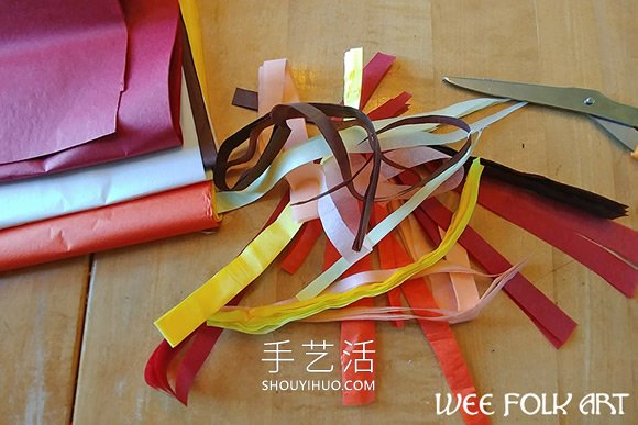 玻璃瓶粘贴彩色薄纸 制作秋季风花瓶的做法 -  www.shouyihuo.com