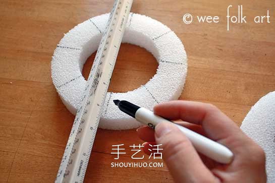 海绵上缠绕纱线 制作漂亮节日装饰烛台！ -  www.shouyihuo.com