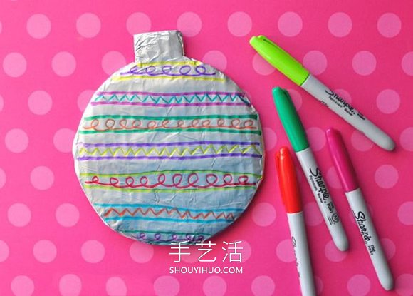 幼儿园简单手工制作圣诞球的做法教程 -  www.shouyihuo.com