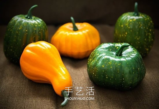 喷漆制作金色和银色南瓜装饰品的做法教程 -  www.shouyihuo.com