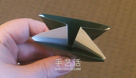 简单折纸立体圣诞树的折法详细步骤图 -  www.shouyihuo.com