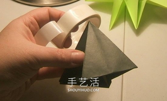 简单折纸立体圣诞树的折法详细步骤图 -  www.shouyihuo.com
