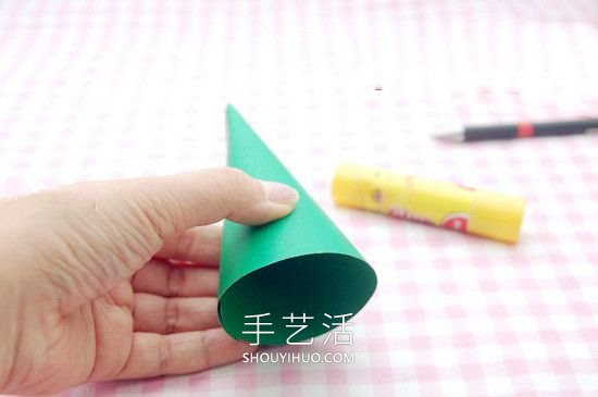 简单卡纸手工制作立体圣诞树的做法教程 -  www.shouyihuo.com
