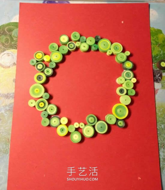 衍纸手工制作圣诞花环贺卡的做法教程 -  www.shouyihuo.com