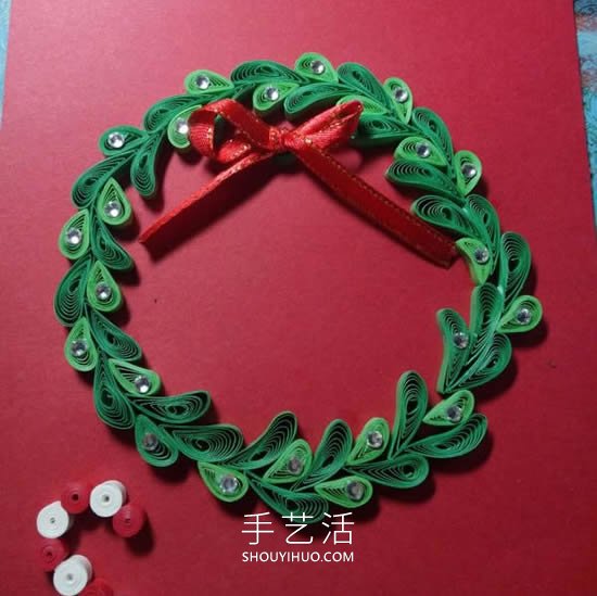 衍纸手工制作圣诞花环贺卡的做法教程 -  www.shouyihuo.com
