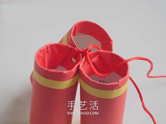春节简单手工制作爆竹装饰的做法教程 -  www.shouyihuo.com