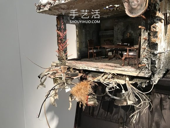 艺术家重建手提箱内难民对“家”的情感记忆 -  www.shouyihuo.com