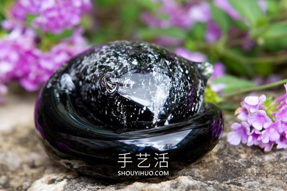 用死者骨灰制作的令人惊叹的纪念玻璃雕塑 -  www.shouyihuo.com