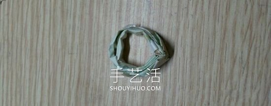 如何用纸币折戒指爱心的方法步骤图解教程 -  www.shouyihuo.com