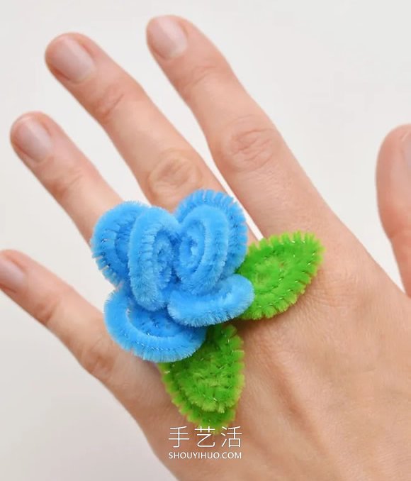 扭扭棒花朵戒指手工制作教程图解 -  www.shouyihuo.com