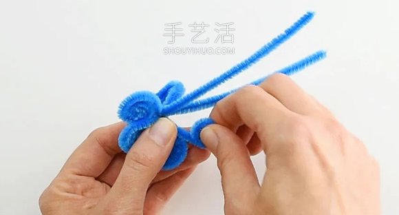 扭扭棒花朵戒指手工制作教程图解 -  www.shouyihuo.com