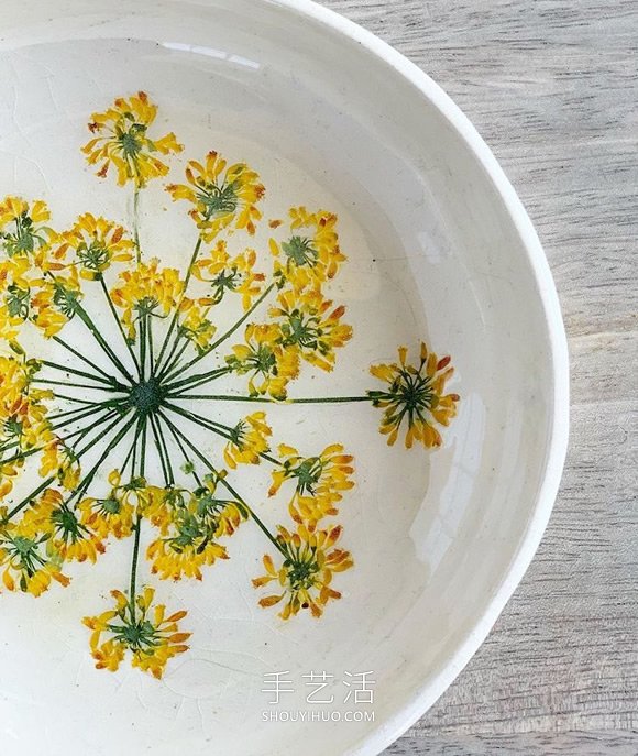 用真实花朵手工制作精美的陶瓷工艺品 -  www.shouyihuo.com