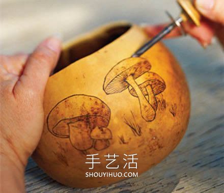 手工雕刻葫芦的方法制作过程 -  www.shouyihuo.com