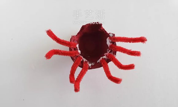 简单鸡蛋托螃蟹的手工制作教程 -  www.shouyihuo.com