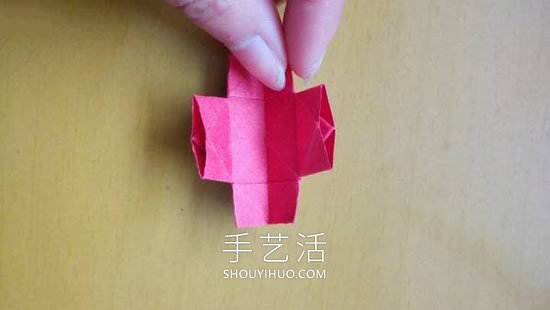 婴儿小衣裤折叠方法教程 -  www.shouyihuo.com