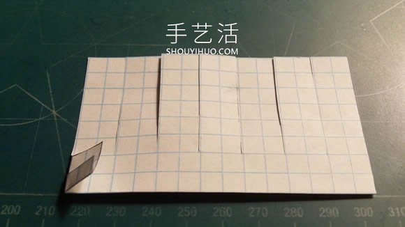 旋转纸飞机的折法最简单教程 -  www.shouyihuo.com