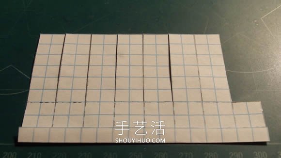 旋转纸飞机的折法最简单教程 -  www.shouyihuo.com