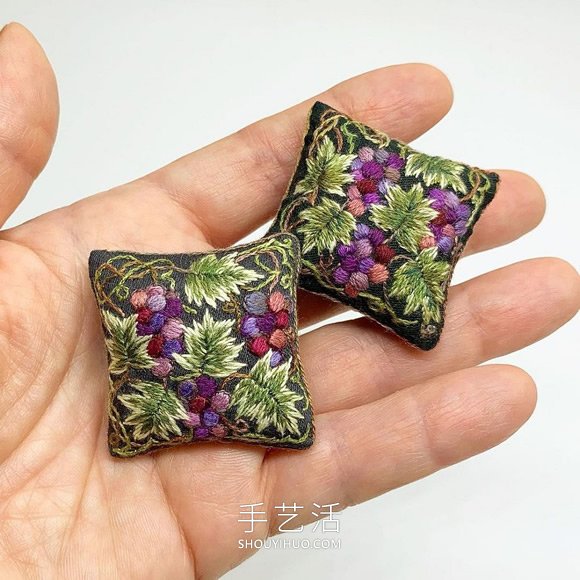 绝美微型艺术！精美手工迷你刺绣抱枕 -  www.shouyihuo.com